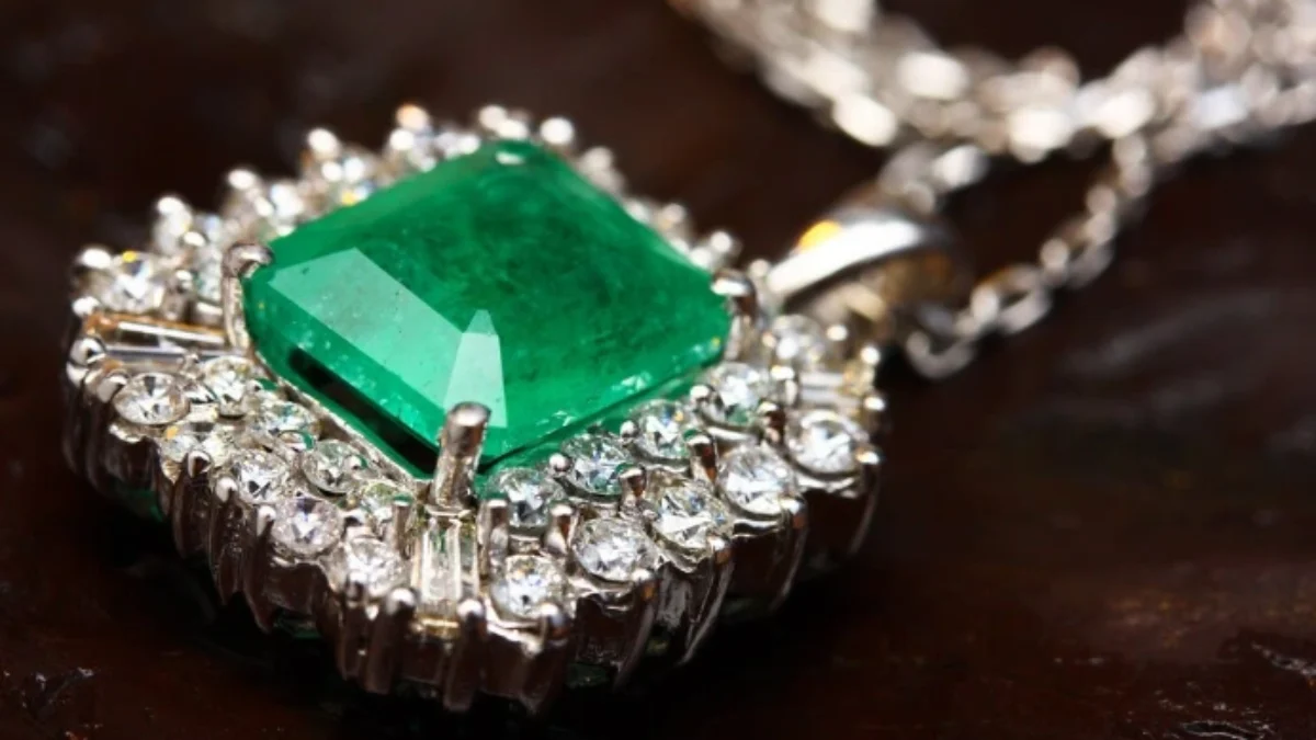 Permata Pembawa Keberuntungan