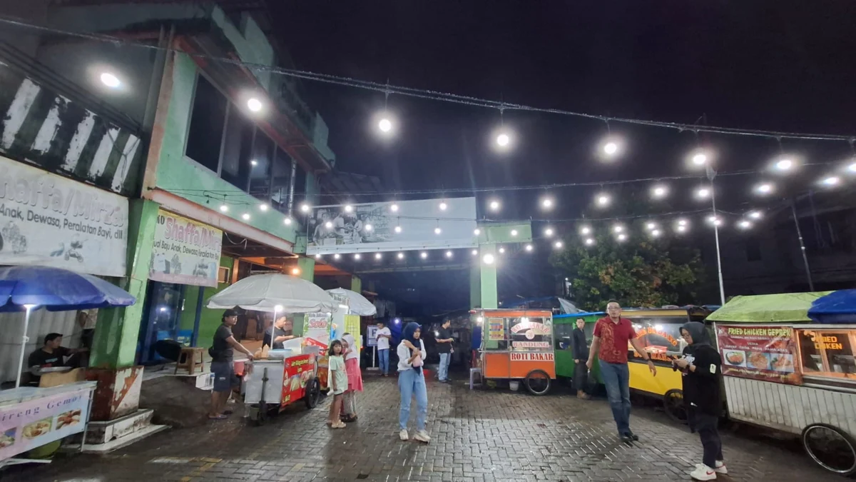 Food Street Pelataran Malam Pasar Ciluar Jadi Surga Kuliner Bogor yang Wajib Dikunjungi Food Street Pelataran Malam Pasar Ciluar