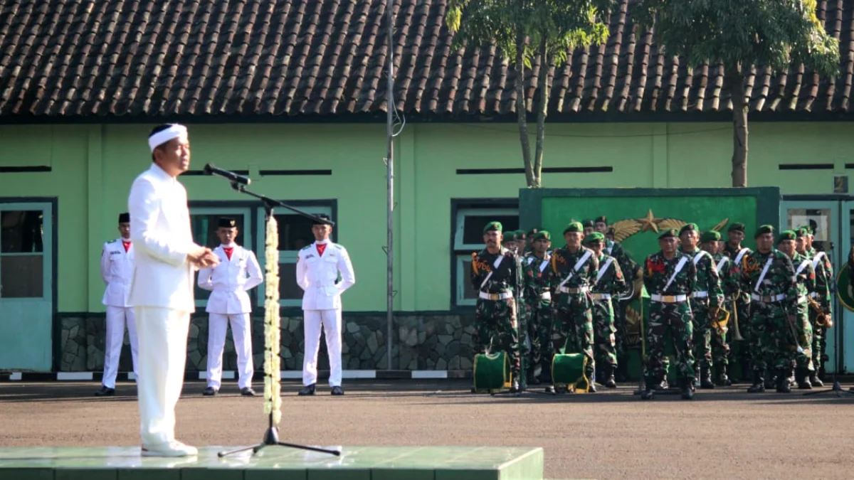 Pendidikan Semi Militer Ala Dedi Mulyadi Keliru! Gubernur Jabar Dedi Mulyadi saat Upacara di Rindam III Siliwangi.