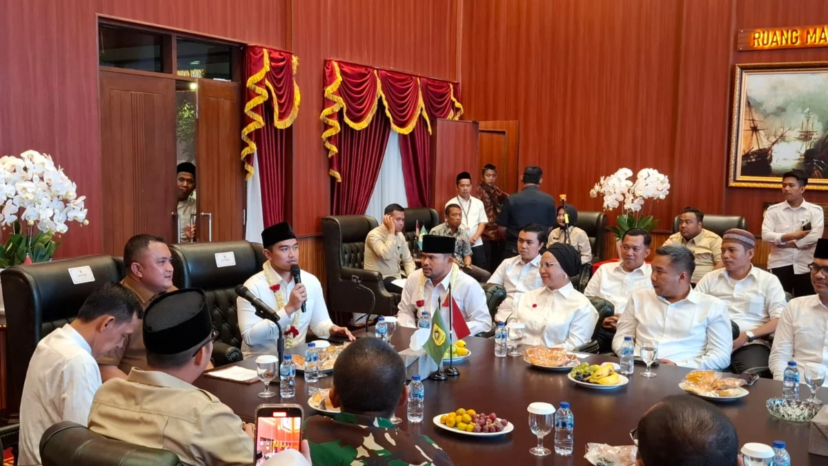 Kaesang Pangarep saat berkunjung ke Kabupaten Bogor kenalkan Ketua PSI Jawa Barat. Foto : Sandika