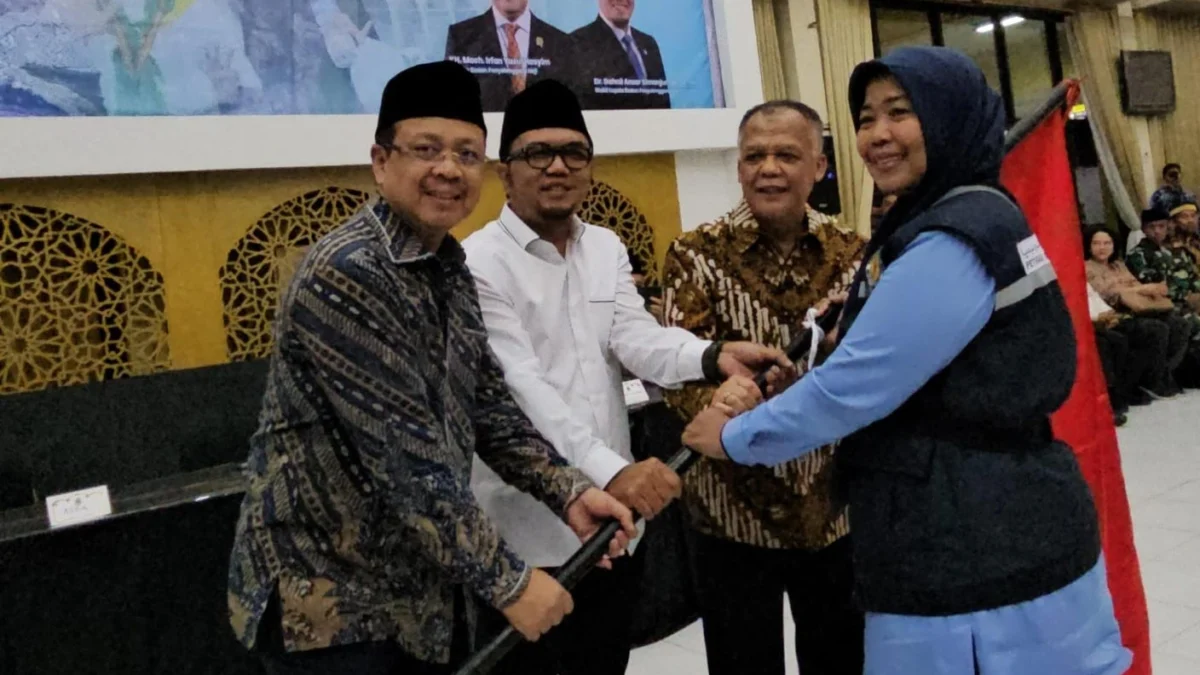 Petugas Haji Jabar Sedot Anggaran Hibah Rp19,2 Miliar, Ratusan Pesantren Gagal Dapat Bantuan! Pemberangkatan kloter pertama jamaah haji Embarkasi Bekasi.(ist)