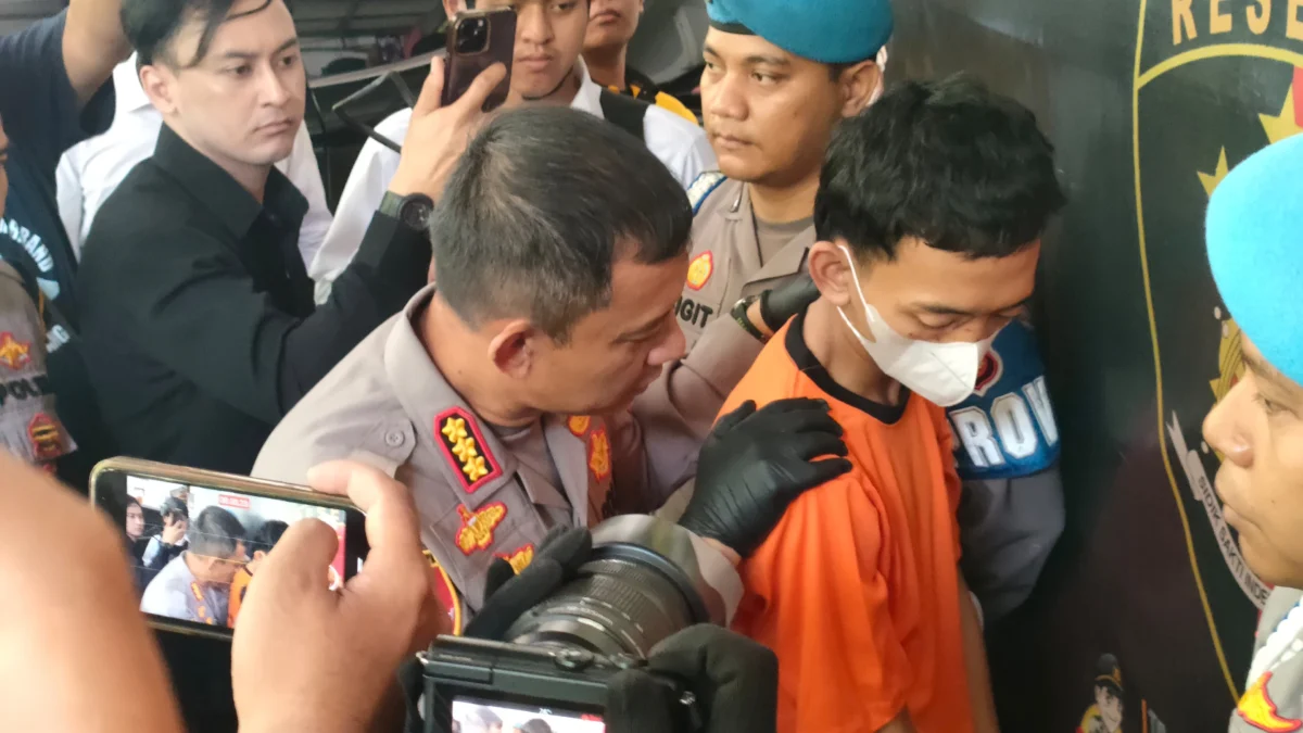 Kota Bandung Darurat Begal, Polisi Bakal Lakukan ini! Dok. Polisi saat berhasil amankan salah satu pelaku begal yang sering beraksi di wilayah Kota Bandung. Senin (5/5). Foto. Sandi Nugraha.
