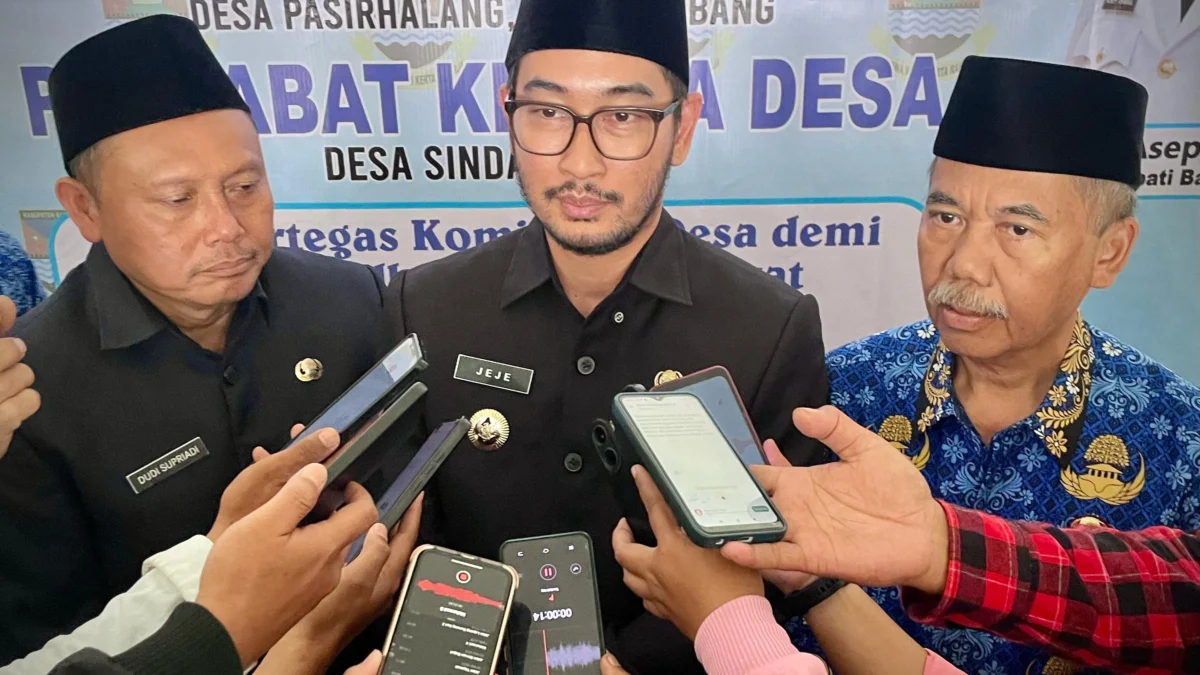 Jeje Ritchie Perintahkan 165 Kades Bentuk Koperasi Merah Putih: Gerak Cepat! Bupati Bandung Barat Jeje Ritchie Ismail saat ditemui di Ngamprah. Dok Jabar Ekspres/Suwitno