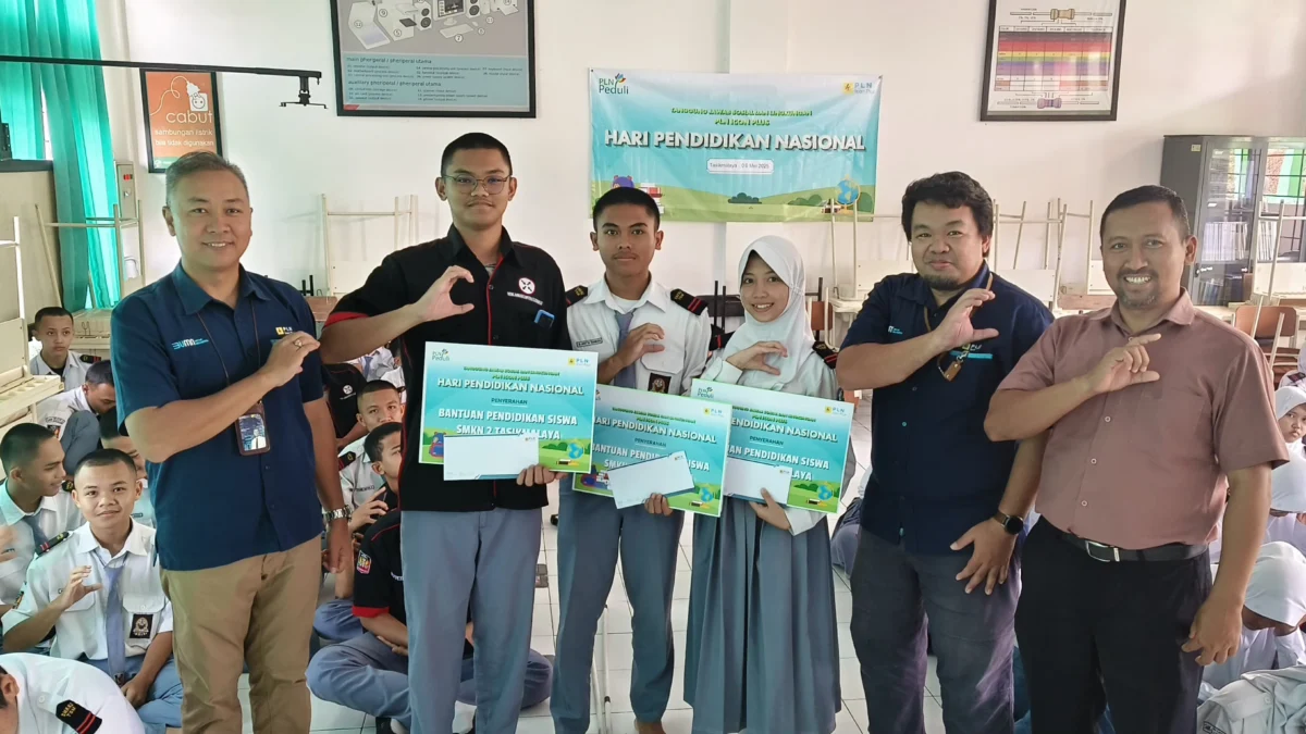 PLN Icon Plus Peringati Hari Pendidikan Nasional dengan Edukasi dan Bantuan Pendidikan di SMKN 2 Tasikmalaya