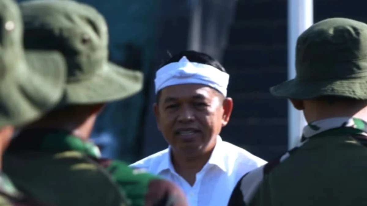Tuai Beragam Kritik, Ketua DPRD Jabar Dukung Pendidikan Militer Ala KDM Jadi Objek Kajian KDM saat meninjau pendidikan militer di Lembang beberapa waktu lalu.