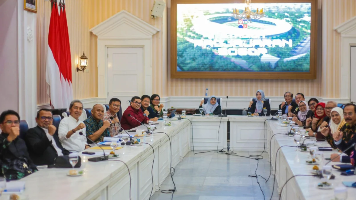 Perkuat Kualitas Pendidikan, Perguruan Tinggi di Kota Bogor dan Pemkot Sepakat Rumuskan Beasiswa Para Rektor dari Perguruan Tinggi se-Kota Bogor saat berdiskusi bersama Wali Kota Bogor, Dedie A. Rachim di Balai Kota Bogor. (Yudha Prananda / Jabar Ekspres)