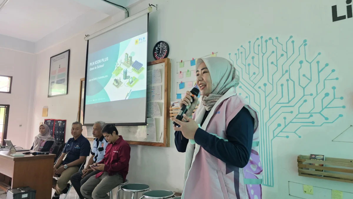 Peringati Hari Pendidikan Nasional, Srikandi PLN Icon Plus Lakukan Edukasi dan Pemberian Bantuan di SMKN 2 Tasikmalaya Peringati Hari Pendidikan Nasional, Srikandi PLN Icon Plus Lakukan Edukasi dan Pemberian Bantuan di SMKN 2 Tasikmalaya
