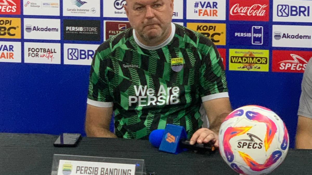 Gelar Juara Sudah di Tangan, Tapi Persib Ogah Kendor Lawan Barito Pelatih Persib Bandung, Bojan Hodak saat PMCC di Stadion Gelora Bandung Lautan Api, Kamis (8/5). (Sadam Husen/JE)