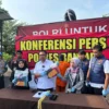 Kasat Reskrim Polres Banjar Iptu Heru Samsul Bahri saat merilis kasus asusila yang menimpa korban dibawah umur, Jumat (9/5/2025). (Cecep Herdi/Jabar Ekspres)