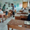Simulasi MBG di SDN 3 Cijulang Kecamatan Cihaurbeuti Kabupaten Ciamis sukses digelar, Jumat (9/5/2025). (Cecep Herdi/Jabar Ekspres)