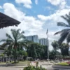 Hotel Pullman Bandung terlihat dari Gedung Sate. Hotel itu berdiri di salah satu aset milik Pemprov yang di kerja samakan dengan kontrak jangka panjang.