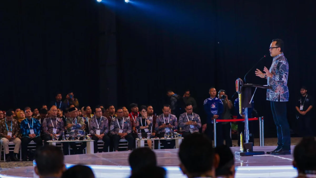 Wamendagri, Bima Arya saat pidato dalam Munas ke-VII Apeksi 2025 di Surabaya, Kamis (8/5). (Yudha Prananda / Istimewa)