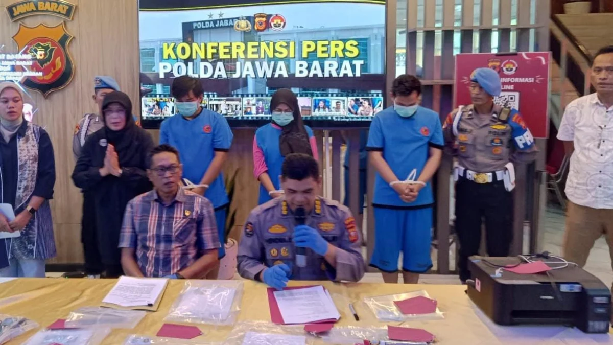 Bongkar Sindikat Joki UTBK di Bandung, Tiga Pelaku Ditangkap! Dok. Pengungkapan kasus Joki UTBK oleh Polda Jabar. Jum'at (9/5).