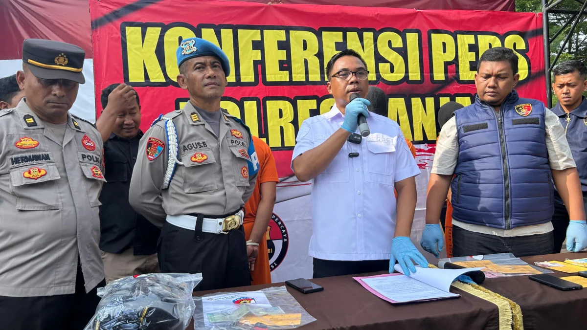 4 Kasus Kriminal Terungkap dalam Operasi Pekat Polres Banjar Polres Banjar saat menggelar konferensi pers pengungkapan empat kasus kriminal selama operasi pekat yang dimulai 1 hingga 10 Mei 2025. (Cecep Herdi/Jabar Ekspres)
