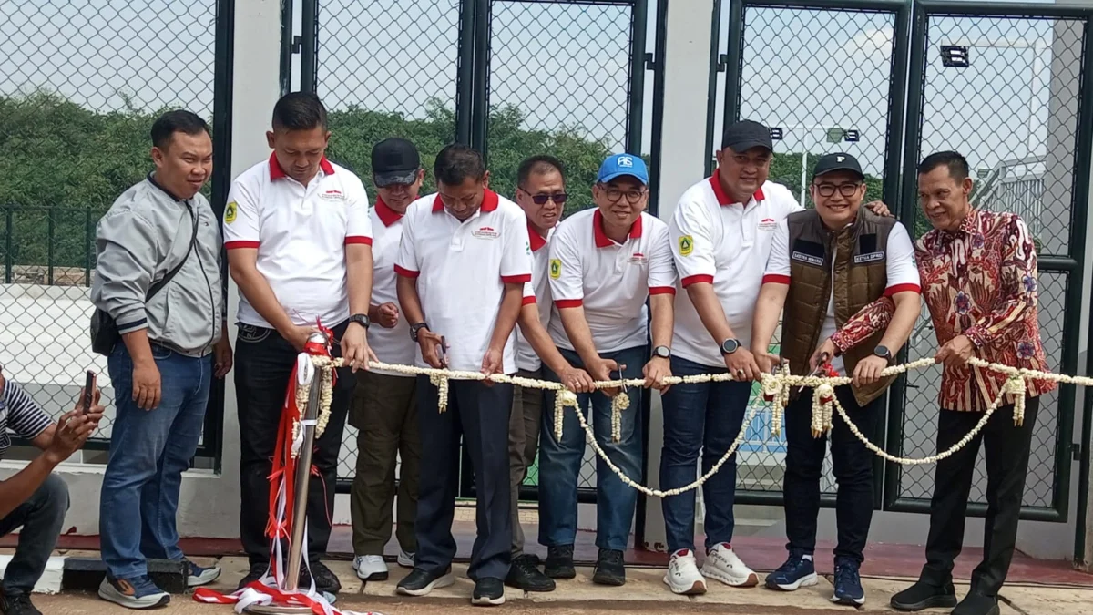 Bupati Bogor resmikan Lapangan Tenis Kapten Muslihat di kawasan Stadion Pakansari. (foto/Sandika)
