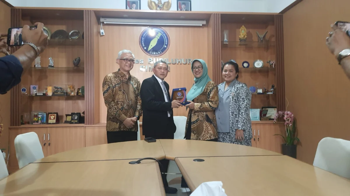 Peluang Kerja di Dalam Negeri Menyempit, LLDIKTI Dorong Lulusan Perawat dan Bidan Siap Go Internasional LLDIKTI Dorong Lulusan Perawat dan Bidan Siap Go Internasional. (Mong / Jabar Ekspres)