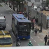 Ilustrasi: Transportasi umum bus melintas di kawasan Bandung. Foto: Dimas Rachmatsyah / Jabar Ekspres