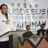 Bupati Bandung Barat Jeje Ritchie Ismail saat menghadiri musdesus pembentukan Koperasi Merah Putih di Kecamatan Cihampelas. Kamis (15/5). Dok Prokompim KBB