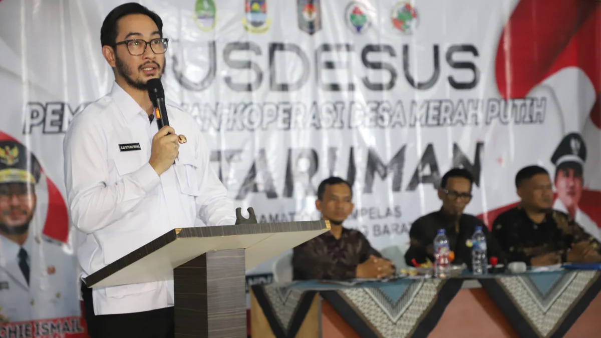 Bupati Bandung Barat Jeje Ritchie Ismail saat menghadiri musdesus pembentukan Koperasi Merah Putih di Kecamatan Cihampelas. Kamis (15/5). Dok Prokompim KBB