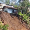 Satu rumah nyaris terbawa longsor di Lembang, Bandung Barat. Dok istimewa