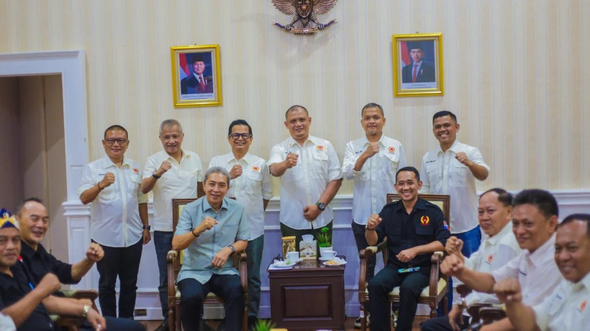 Wali Kota Bogor, Dedie A. Rachim bersama jajaran Dispora dan KONI Kota Bogor. (Yudha Prananda / Jabar Ekspres)