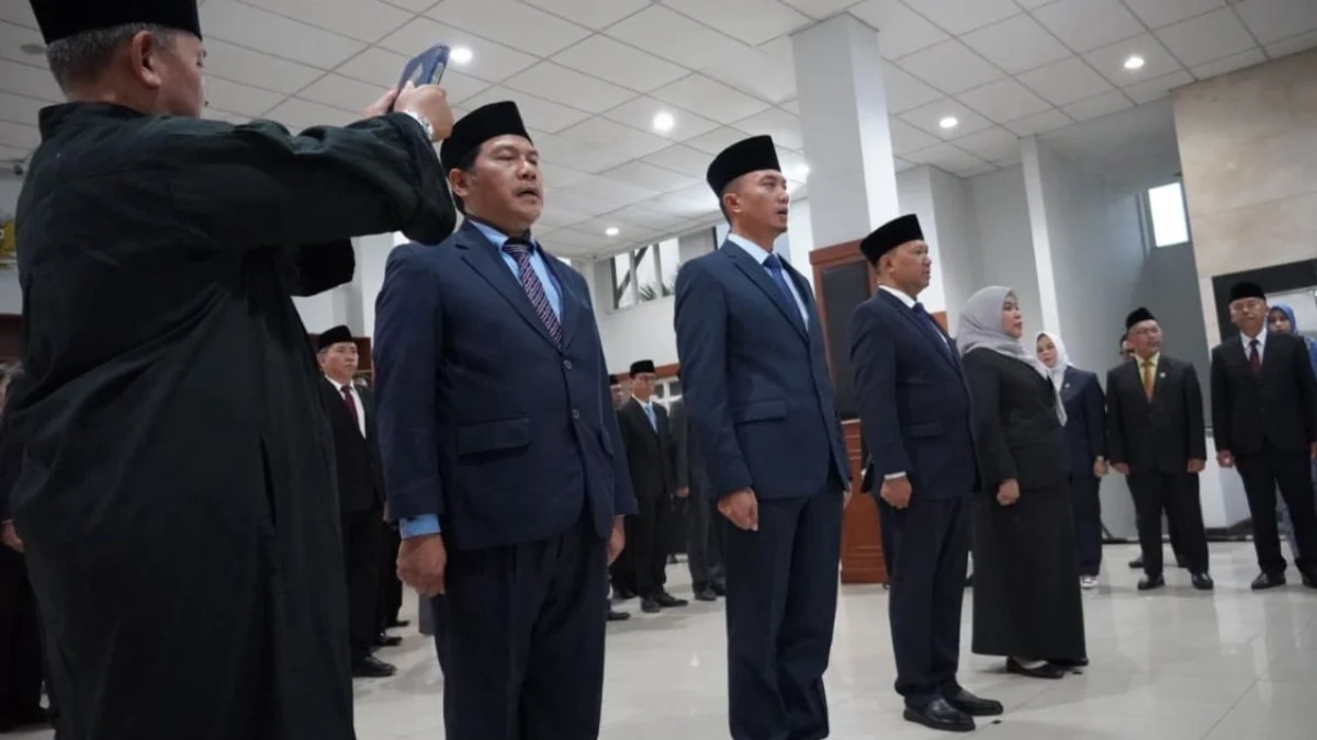 Empat JPTP saat diambil sumpah jabatan di Gedung Bupati Bandung Barat. Dok Jabar Ekspres/Suwitno
