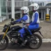 Tips Aman dan Nyaman Saat Dibonceng Sepeda Motor