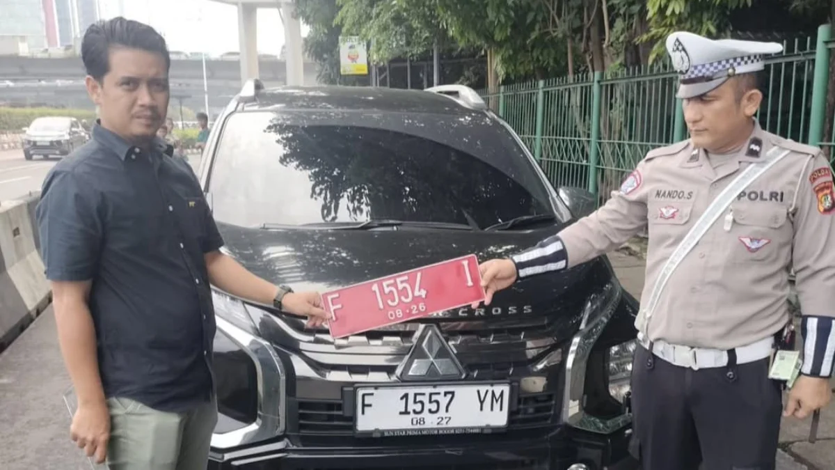 Mobil Dinas Bappenda Bogor kepergok pakai plat palsu di jalanan ibu kota / Foto Istimewa