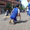 Sejumlah siswa sedang melakukan kesiapsiagaan bencana. (foto/Mong)