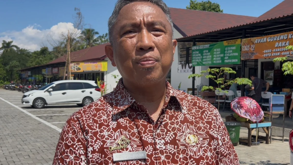 Sekda Kabupaten Ciamis Andang Firman Triyadi saat diwawancara terkait pembentukan Koperasi Desa Merah Putih, belum lama ini. (Cecep Herdi/Jabar Ekspres)