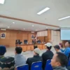 Kepala BNN Kota Cimahi, Yulius Amran saat Memberikan Materi pada Sejumlah Ayah di Kota Cimahi (mong)