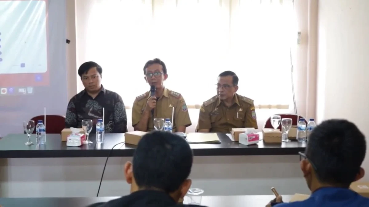 Kepala Diskominfo Ciamis H Tino Armyanto Lukman Slamet, S.T., M.Si (tengah) dalam acara Bimtek. (Istimewa)