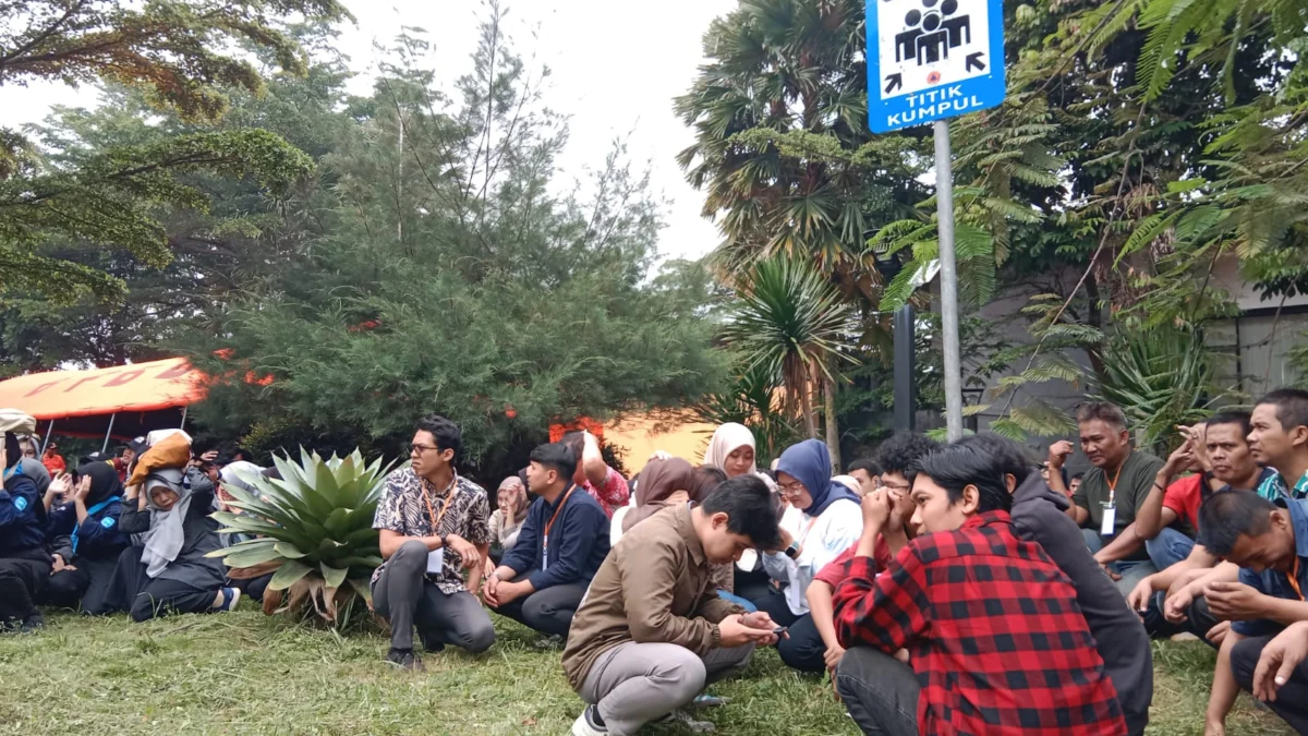 Sejumlah Peserta Mengikuti Simulasi Siaga Bencana BPBD di Gedung Techno Park Cimahi (Mong)