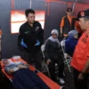 Seorang Siswa bersama Tim BPBD sedang melakukan mitigasi bencana. (foto/Mong)