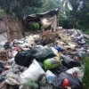 Perilaku buang sampah sembarangan sebabkan penumpukan sampah sebanyak 20 ton di TPS ilegal Tanjakan Endog, Desa Sariwangi, Kecamatan Parongpong, Bandung Barat. Dok Jabar Ekspres/Firman (Mong)