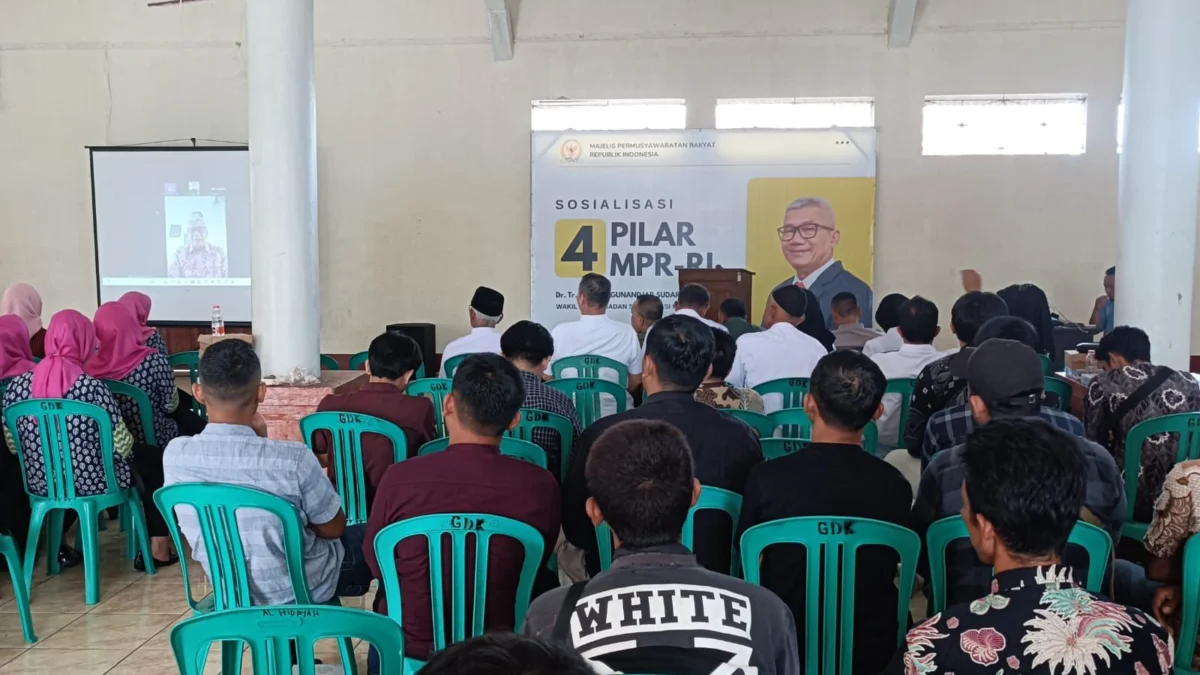 Agun Tegaskan Empat Pilar Kebangsaan Kunci Kedaulatan Nasional Sosialisasi Empat Pilar MPR RI yang dihadiri ratusan ibu-ibu Persit (Persatuan Istri Tentara) dan Bhayangkari di Ciamis, Kamis (22/5/2025). (Cecep Herdi/Jabar Ekspres)