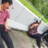 Tangkapan layar dari rekaman video laka tunggal di ruas Jalan Tol Cileunyi-Sumedang-Dawuan (Cisumdawu) tepatnya di kilometer (KM) 171 sekira pukul 13.51 WIB pada Kamis, 22 Mei 2025. (Istimewa)