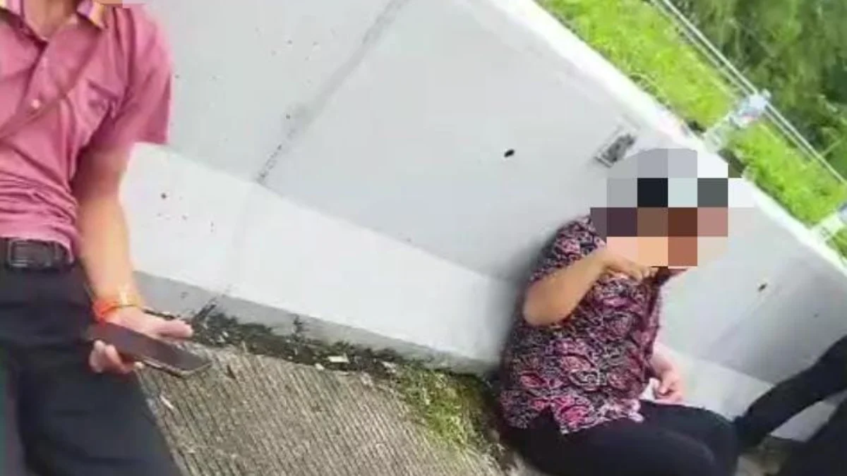 Tol Cisumdawu Kembali Telan Korban, Kecelakaan Tunggal Lukai 7 Orang Tangkapan layar dari rekaman video laka tunggal di ruas Jalan Tol Cileunyi-Sumedang-Dawuan (Cisumdawu) tepatnya di kilometer (KM) 171 sekira pukul 13.51 WIB pada Kamis, 22 Mei 2025. (Istimewa)