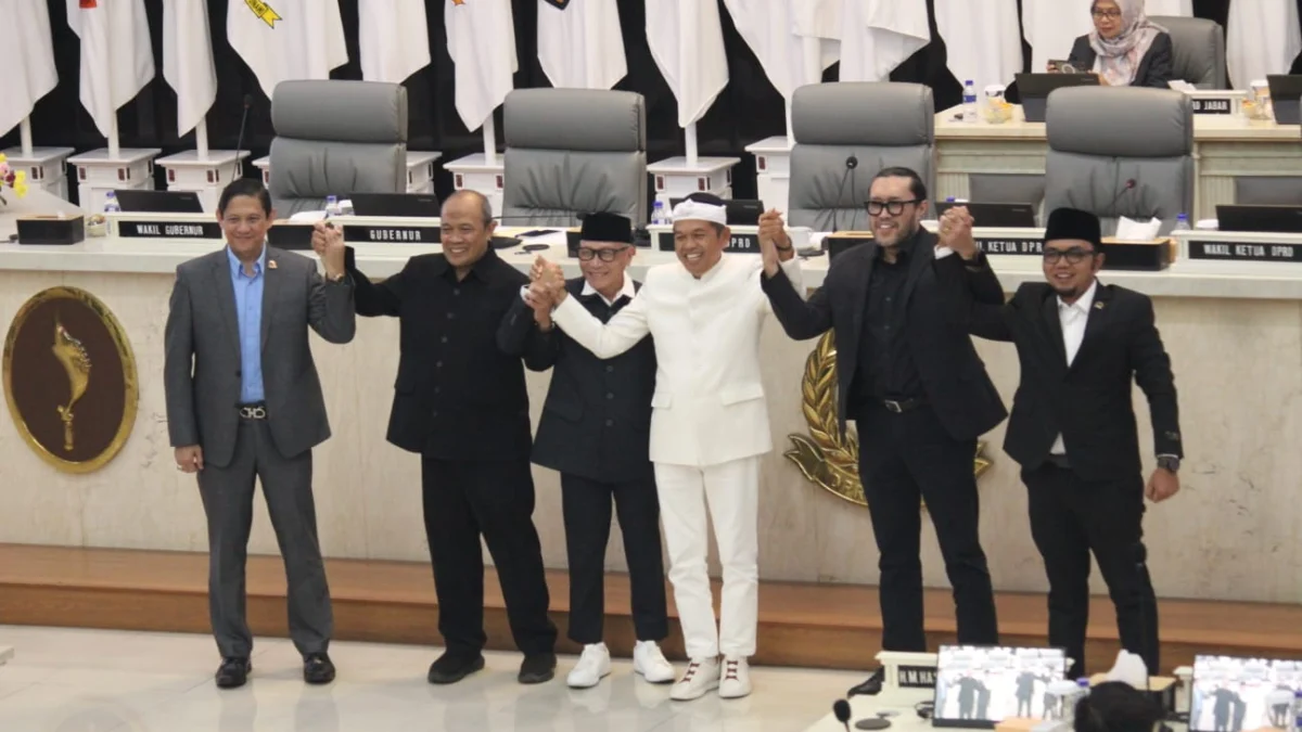 Dedi Mulyadi Hadiri Paripurna Pasca Walk Out PDIP: Terima Kasih Atas Otokritik, DPRD Tugasnya Bicara Dedi Mulyadi hadiri rapat paripurna