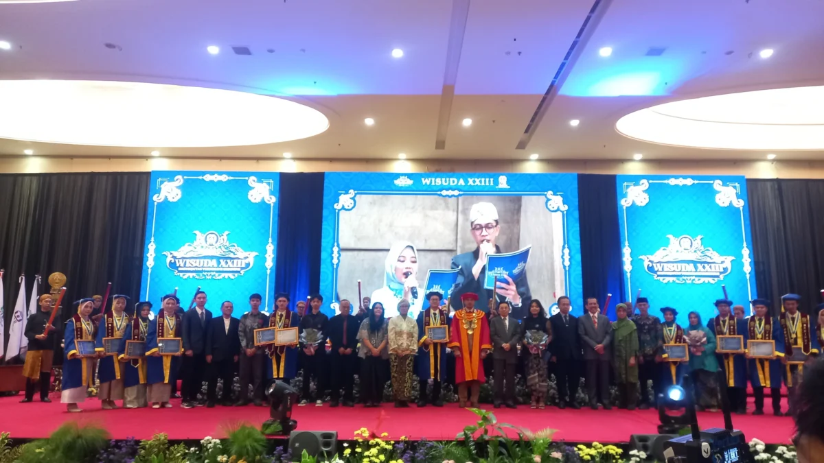 Gelar Wisuda XXIII 2025 Lulusan UTB Siap Menjawab Tantangan dan Kebutuhan Industri