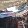 Kumuhnya Pasar Parakanmuncang di wilayah Desa Sindangpakuon, Kecamatan Cimanggung, Kabupaten Sumedang kian memprihatinkan. (Yanuar Baswata/Jabar Ekspres)