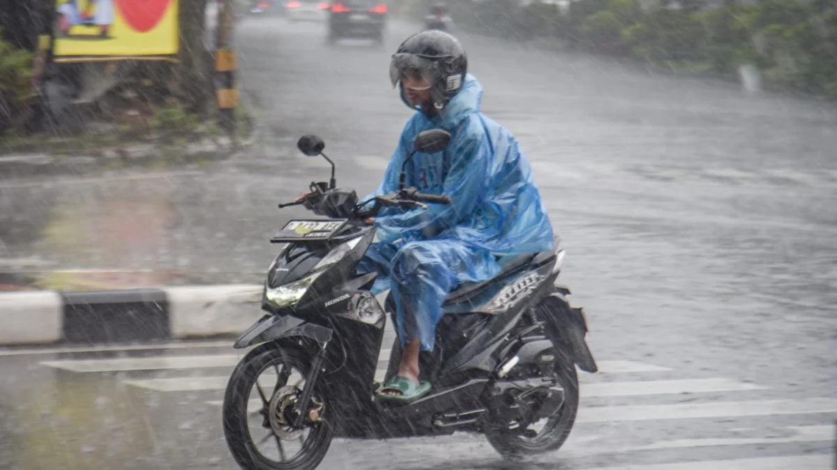 Ilustrasi: Cuaca dengan intensitas hujan tinggi. Foto: Dimas Rachmatsyah / Jabar Ekspres