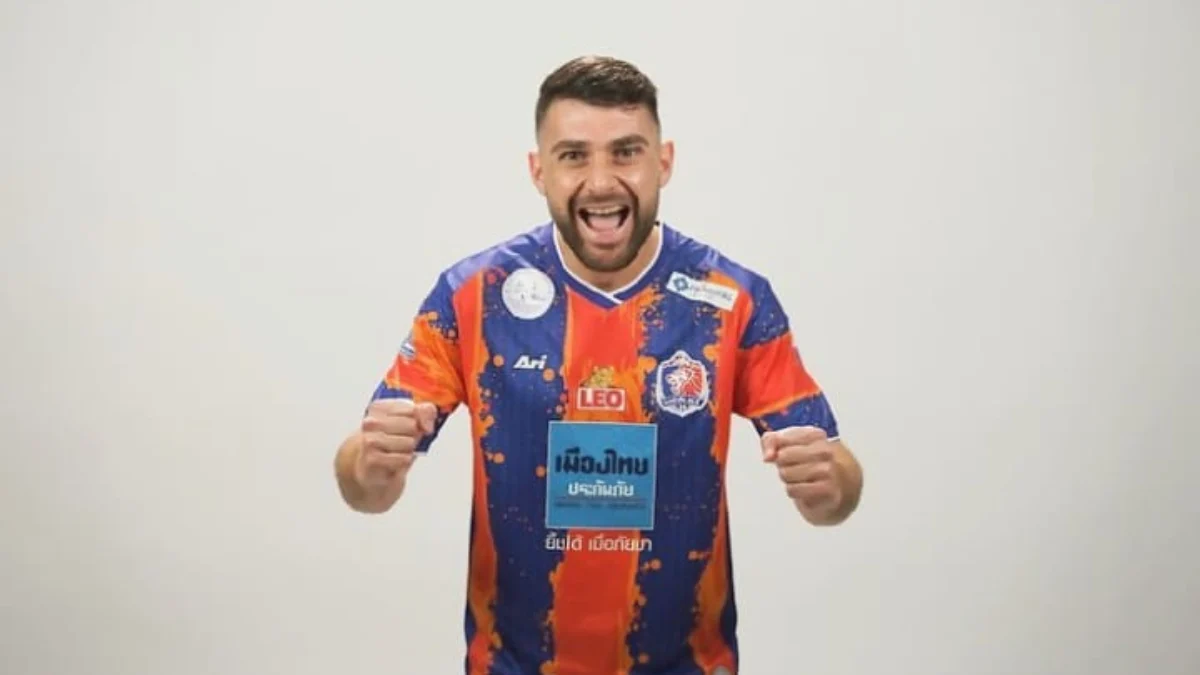Mengenal Frans Putros, Sosok Bek Baru Persib Gantikan Nick Kuipers? Mengenal Frans Putros, Sosok Bek Baru Persib Gantikan Nick Kuipers?