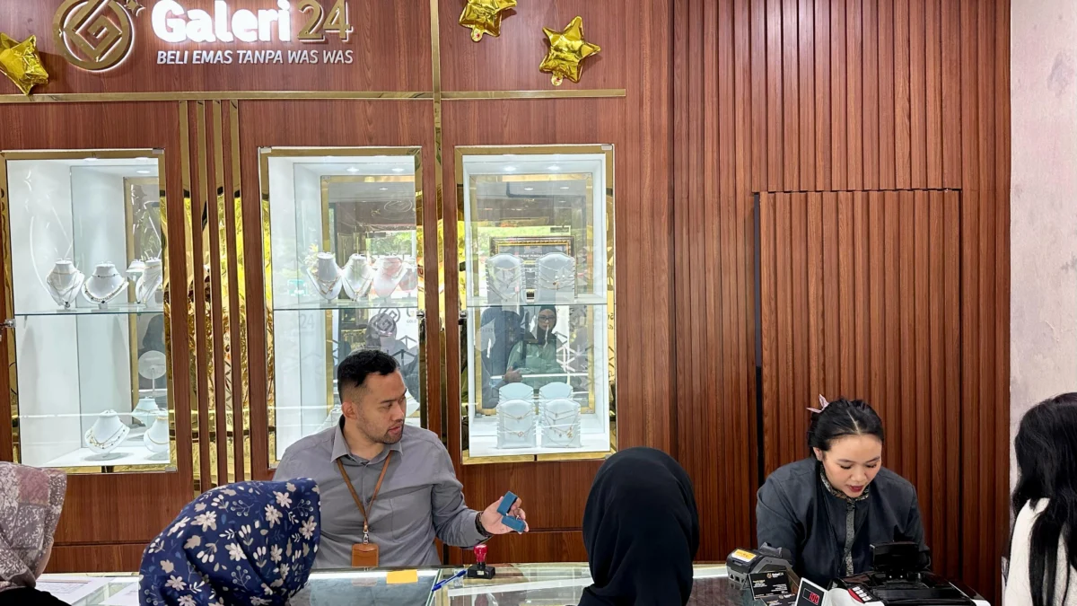 Emas jadi Soslusi Investasi, Masyarakat Penuhi Outlet Pegadaian Galeri 24 Pungkur Masyarakat Penuhi Outlet Pegadaian Galeri 24 Pungkur