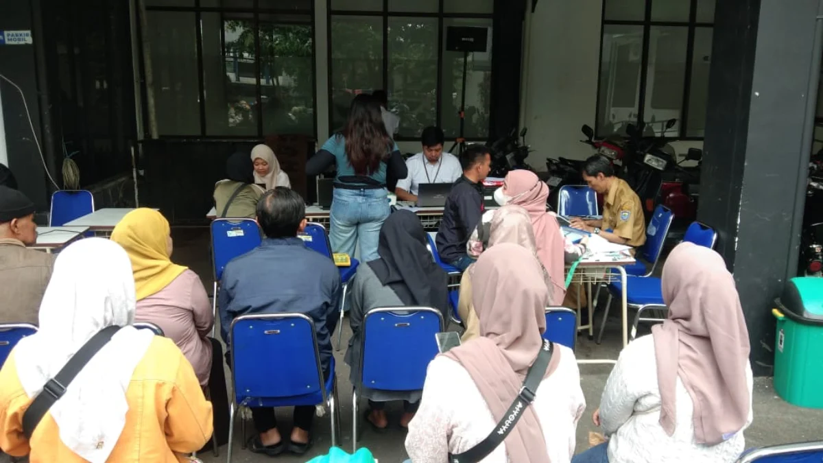 PPDB Resmi Diganti, SPBM Jadi Sistem Baru Penerimaan Siswa di Kota Bandung Sosialisasi Sistem Penerimaan Murid Baru (SPMB) di kantor Dinas Pendidikan Kota Bandung. (Sadam Husen / JE)