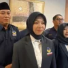 Tiara Putri Julizar mencatat sejarah baru di tubuh Partai NasDem. Perempuan berusia 23 tahun itu resmi menjadi Ketua Dewan Pimpinan Daerah (DPD) NasDem Kabupaten Bandung. Foto Agi