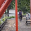 Ilustrasi: Seorang pelajar pulang sekolah. Foto: Dimas Rachmatsyah / Jabar Ekspres
