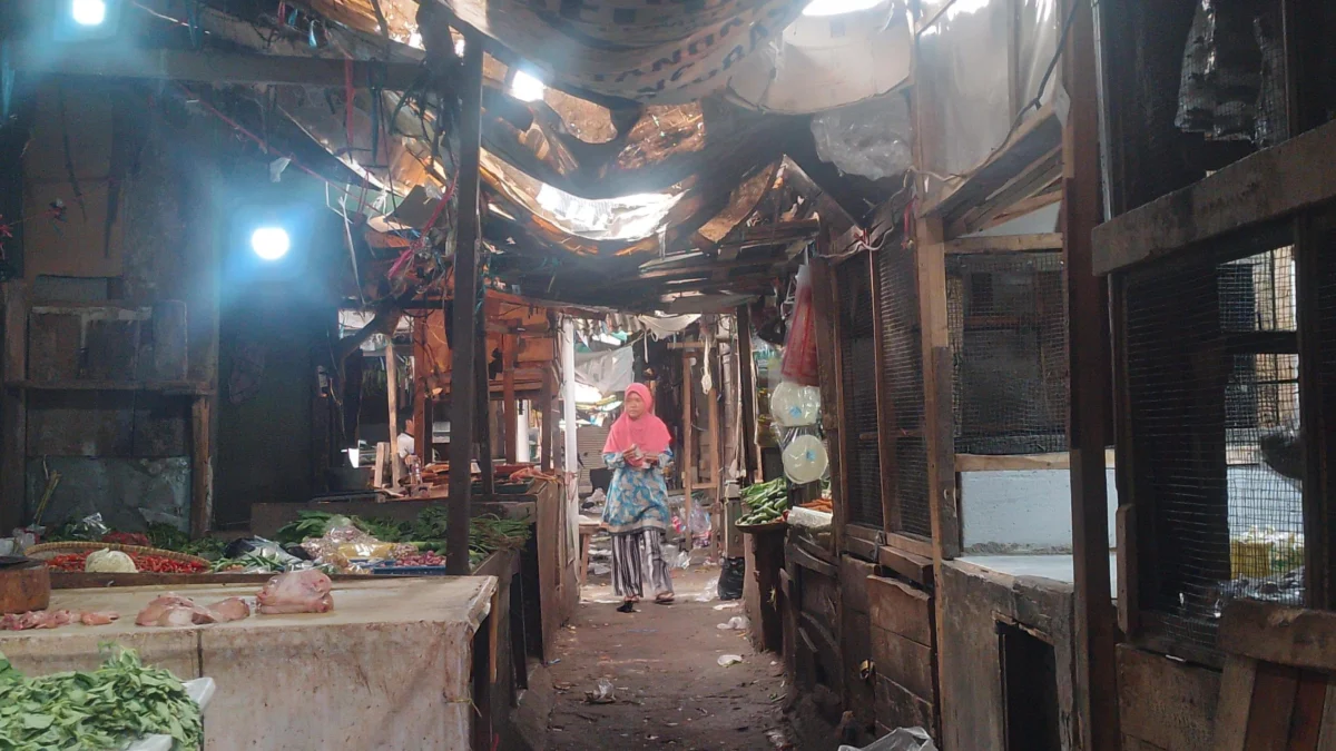 Gelontorkan Rp600 Juta untuk Rehab Pasar Parakanmuncang Sebelum Revitalisasi, Pengamat: Berpotensi Korupsi Kondisi di Pasar Parakanmuncang Sumedang. (foto/Bas)