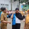 Wali Kota Cimahi, Ngatiyana saat Penyerahan Simbolis Pelepasan Tim Pemeriksa Hewan Kurban (mong)