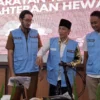 Bupati dan Wakil Bupati Bandung Barat, Jeje Ritchie-Asep Ismail saat menghadiri giat sosialisasi tata cara penyembelihan hewan kurban sesuai dengan persyaratan teknis kesejahteraan hewan di Gedung LPMP Padalarang. Selasa (27/5). Dok Jabar Ekspres/Suwitno